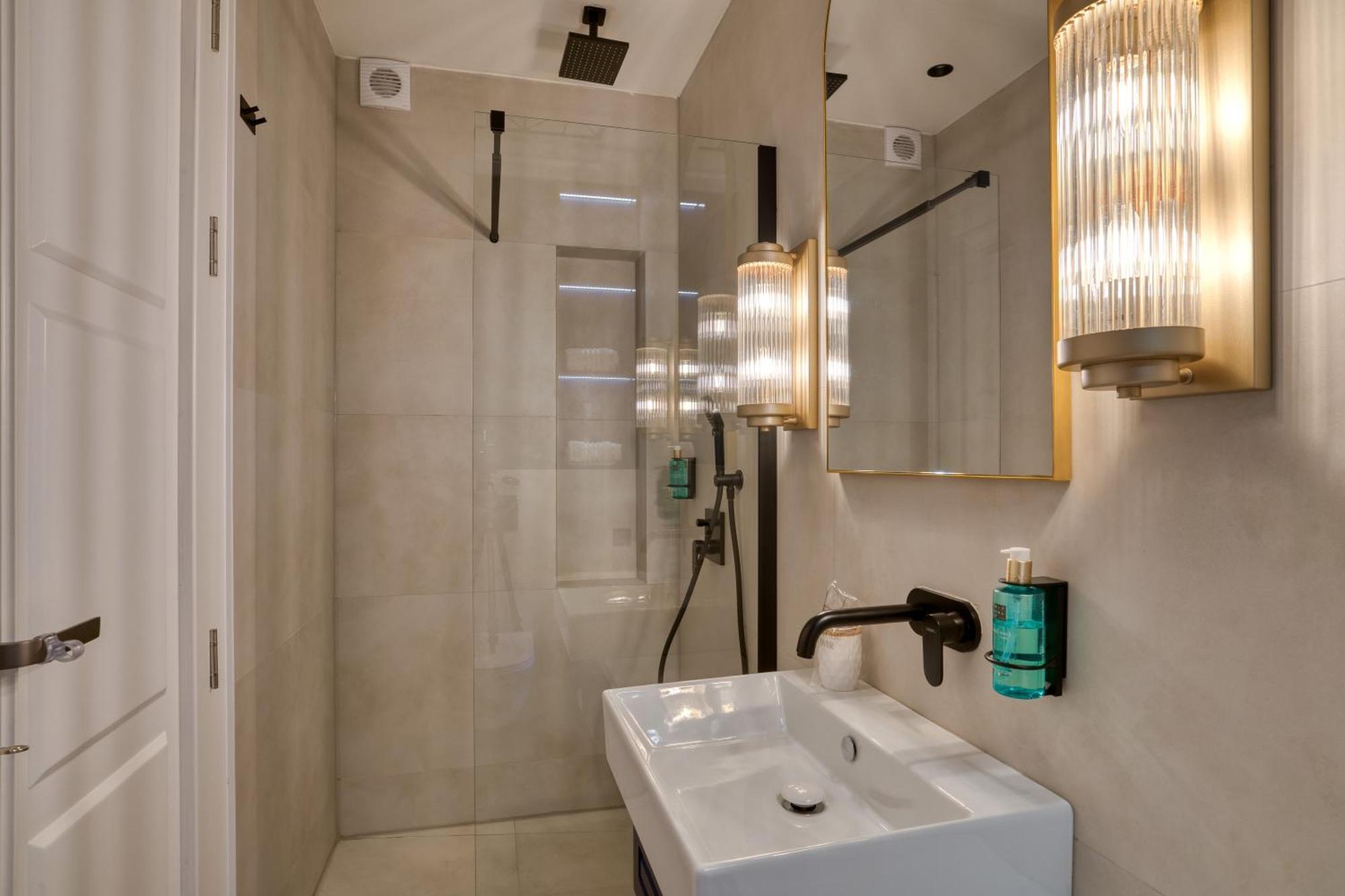 Hive Luxury Suites By Mn Property Котор Экстерьер фото