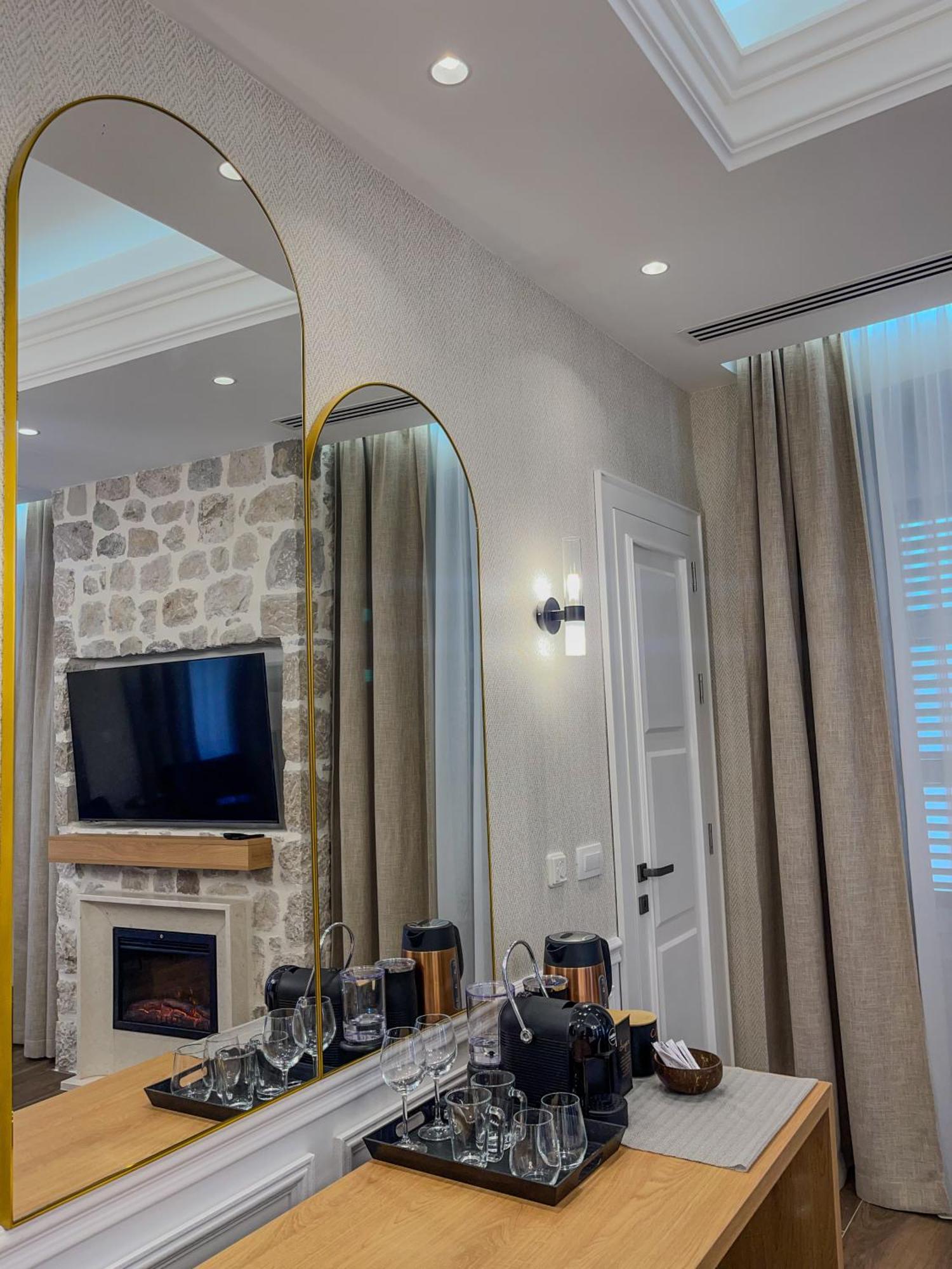 Hive Luxury Suites By Mn Property Котор Экстерьер фото
