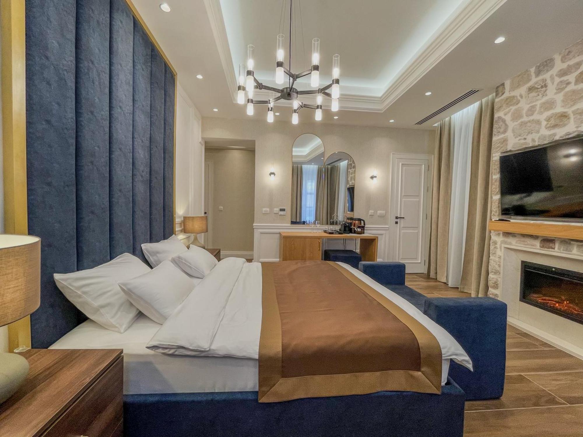 Hive Luxury Suites By Mn Property Котор Экстерьер фото